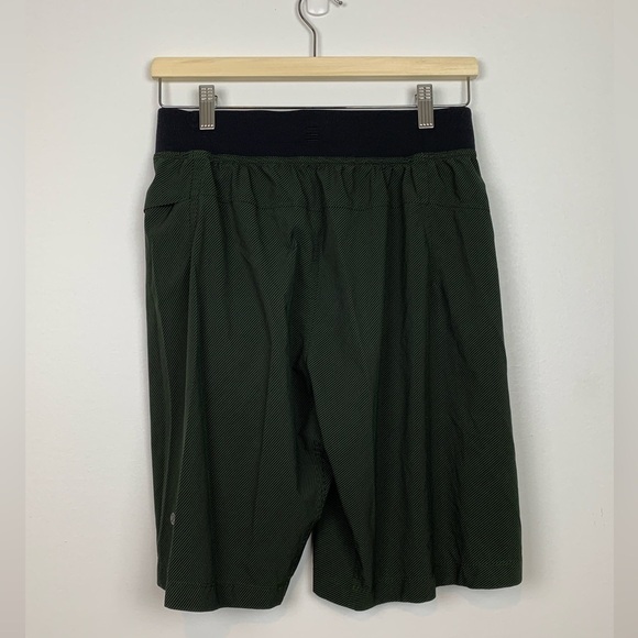 Lululemon Shorts Men’s Dark Green Black Stripes Size Small Running Activewear - Picture 2 of 9